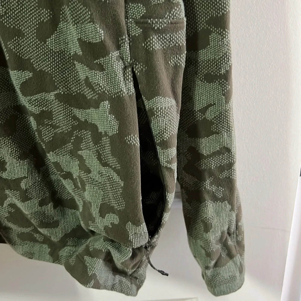 Men’s Lululemon zip up with hood (XL) - Picture 5 of 5